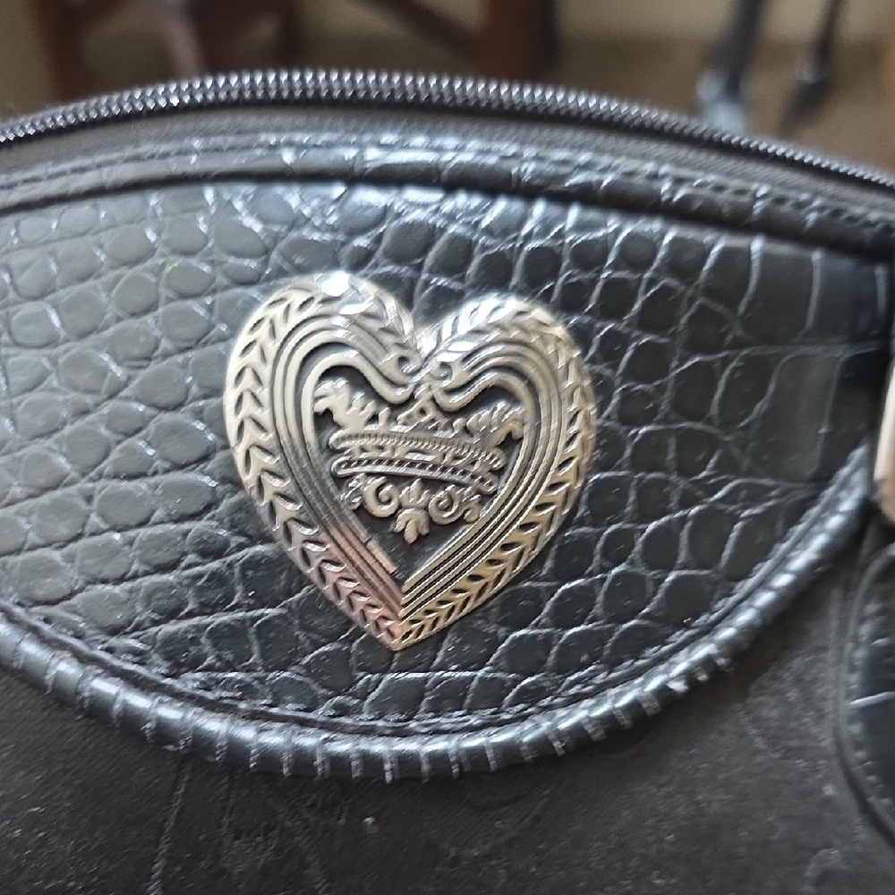 Elegant Black Handbag with Heart Accents - Picture 2 of 3